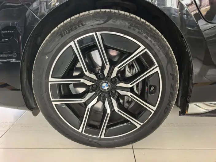 BMW i7 2023 Model eDrive50L Leading Model M Sports Set – фото 10