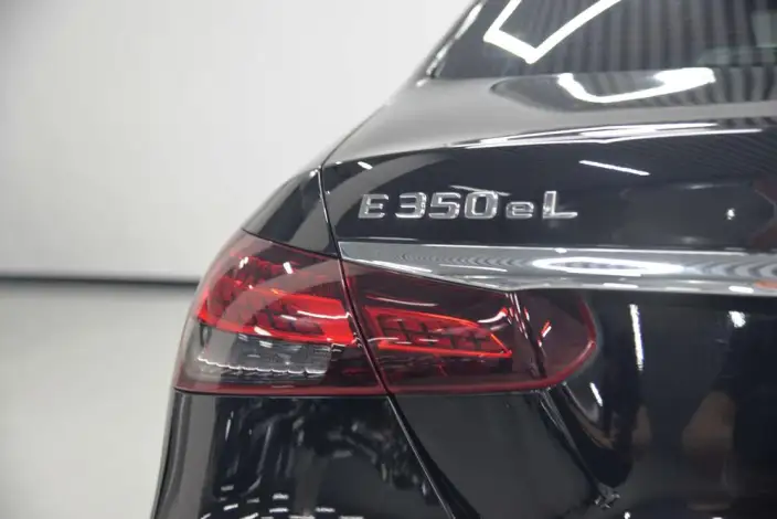 Mercedes-Benz E-Class PHEV 2023 Model E 350 e L Sports sedan – фото 8