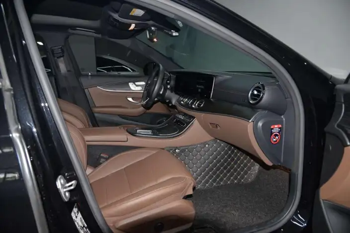 Mercedes-Benz E-Class PHEV 2023 Model E 350 e L Sports sedan – фото 9