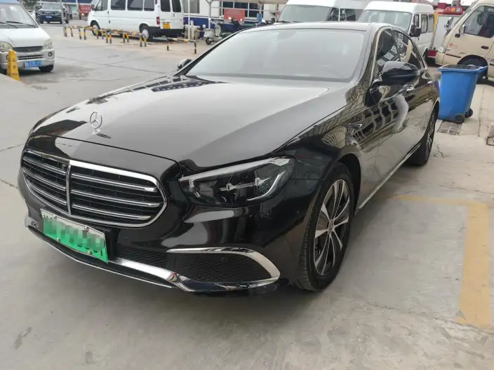 Mercedes-Benz E-Class PHEV 2023 Model E 350 e L sedan – фото 1