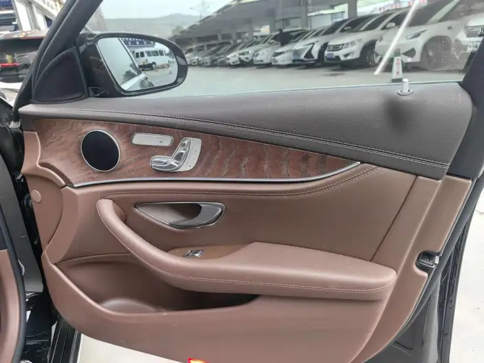 Mercedes-Benz E-Class PHEV 2023 Model E 350 e L sedan – фото 3