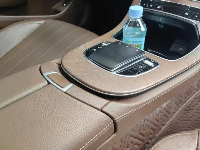Mercedes-Benz E-Class PHEV 2023 Model E 350 e L sedan – фото 4