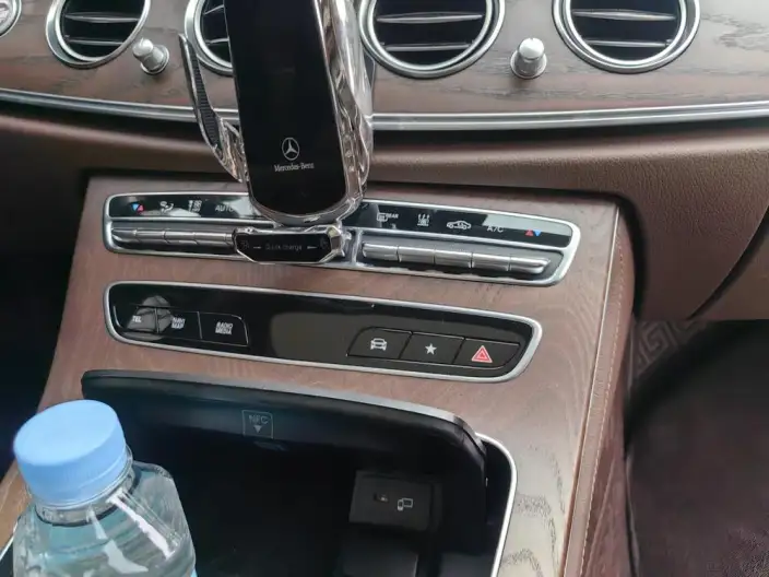 Mercedes-Benz E-Class PHEV 2023 Model E 350 e L sedan – фото 5
