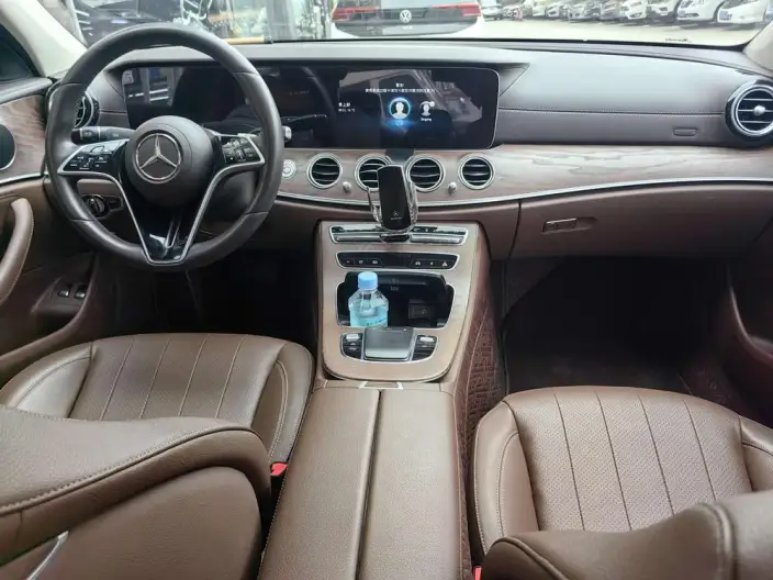Mercedes-Benz E-Class PHEV 2023 Model E 350 e L sedan – фото 7