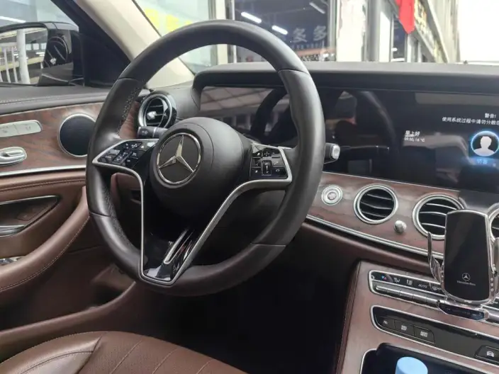 Mercedes-Benz E-Class PHEV 2023 Model E 350 e L sedan – фото 8