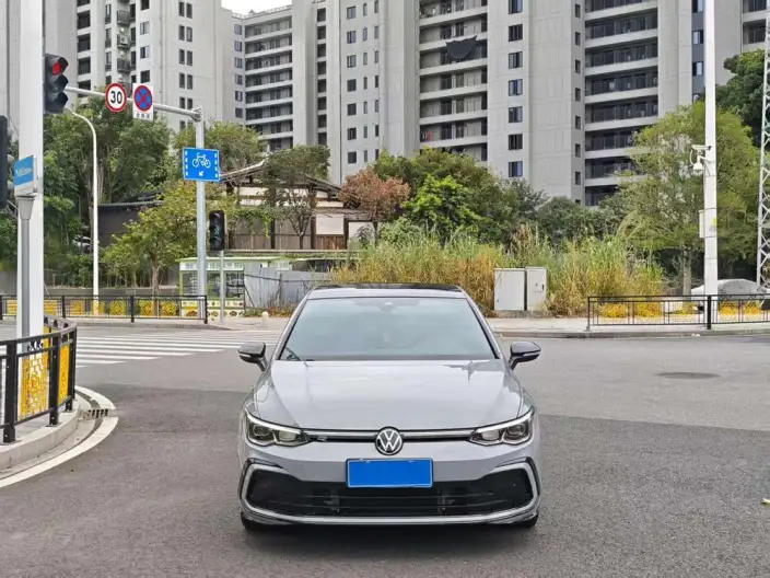 Volkswagen Golf 2021 Model 280TSI DSG R-Line – фото 2