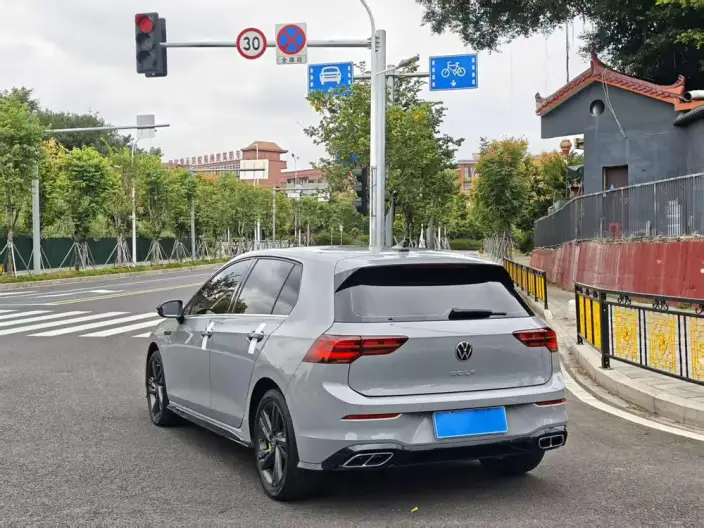 Volkswagen Golf 2021 Model 280TSI DSG R-Line – фото 4