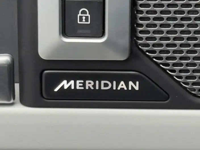 Land Rover Defender 2024 Model 90 2.0T P300 S – фото 8