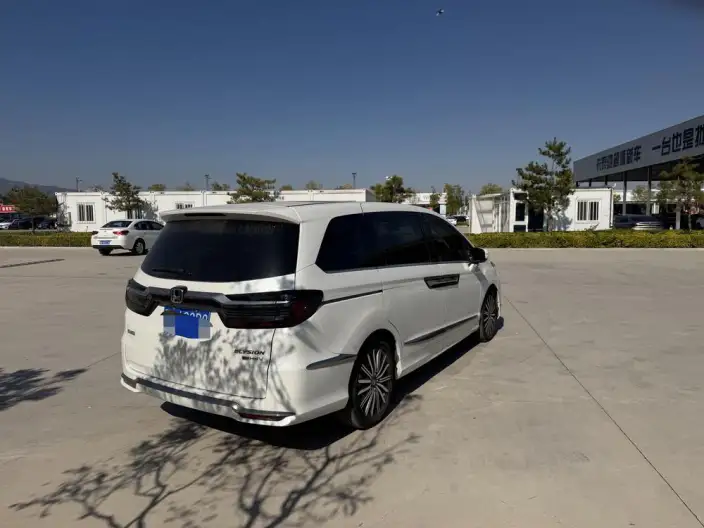 Honda Elysion 2022 Model 2.0L Hybrid Supreme Edition – фото 6
