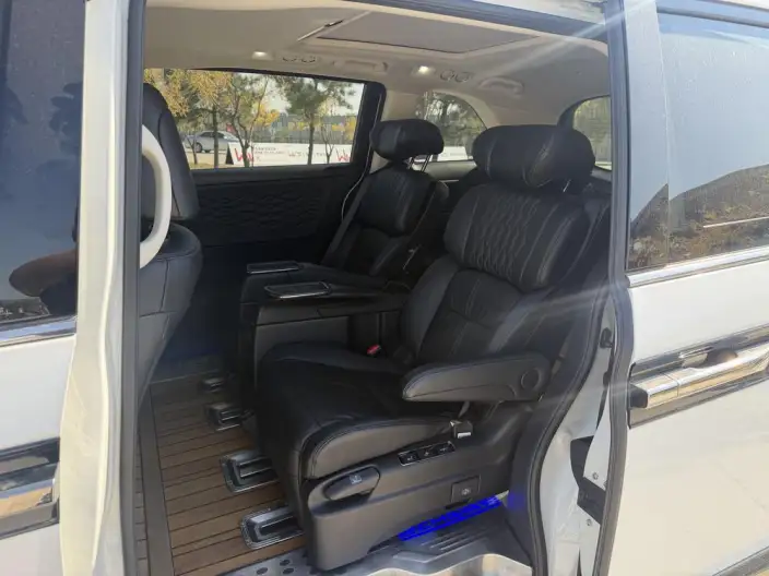 Honda Elysion 2022 Model 2.0L Hybrid Supreme Edition – фото 10
