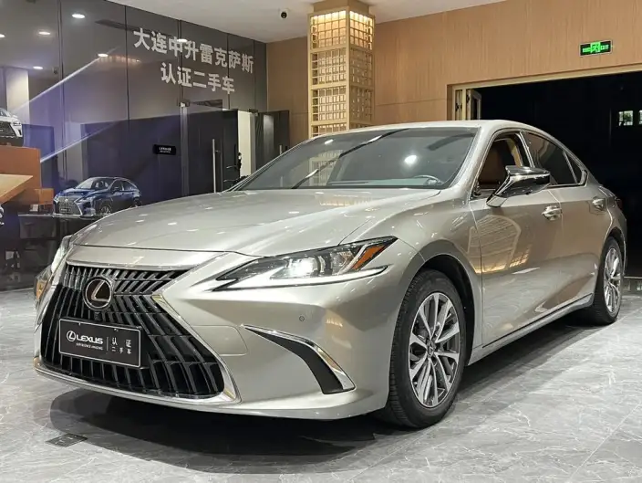 Lexus ES 2022 Model 300h Superior Edition – фото 1