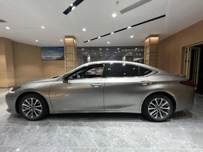 Lexus ES 2022 Model 300h Superior Edition – фото 3
