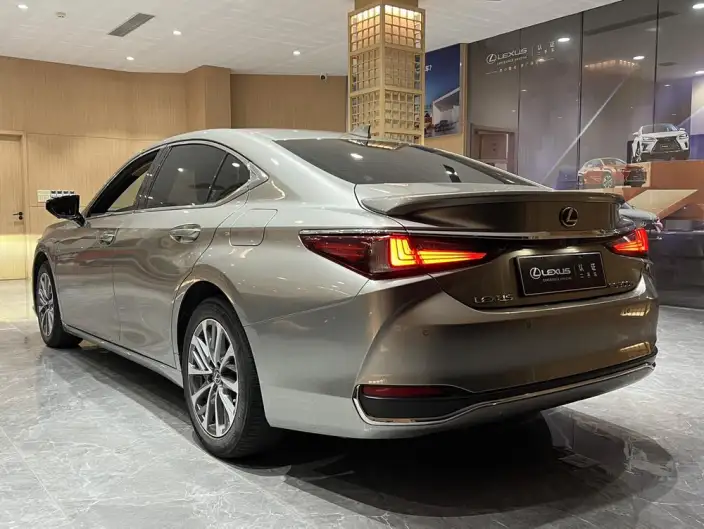 Lexus ES 2022 Model 300h Superior Edition – фото 4