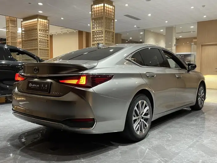 Lexus ES 2022 Model 300h Superior Edition – фото 6