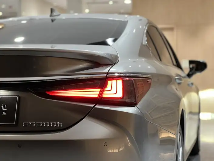 Lexus ES 2022 Model 300h Superior Edition – фото 7