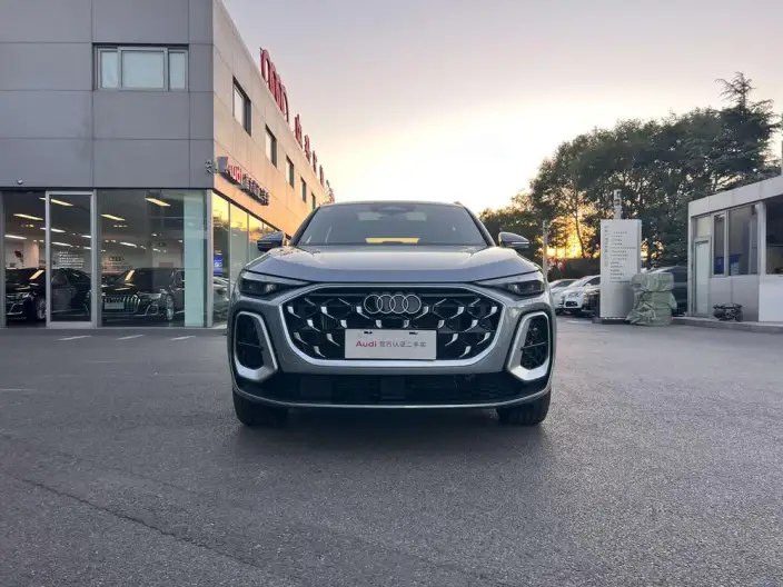 Audi Q5L 2026 Model 2.0T 10M Users Edition Edition – фото 2