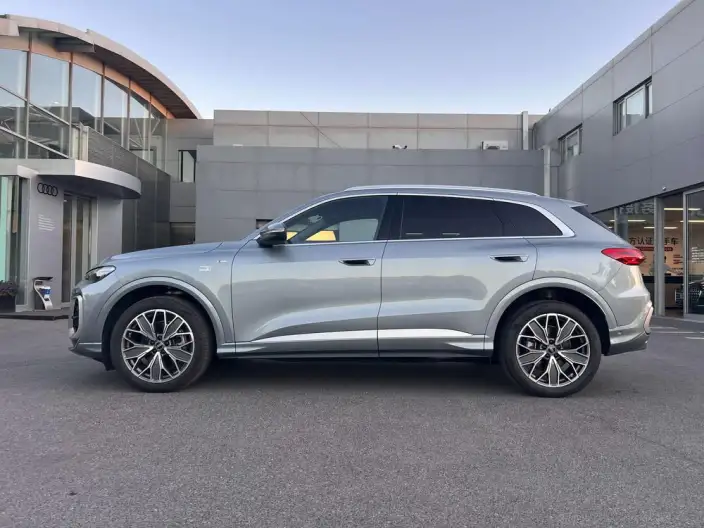 Audi Q5L 2026 Model 2.0T 10M Users Edition Edition – фото 3