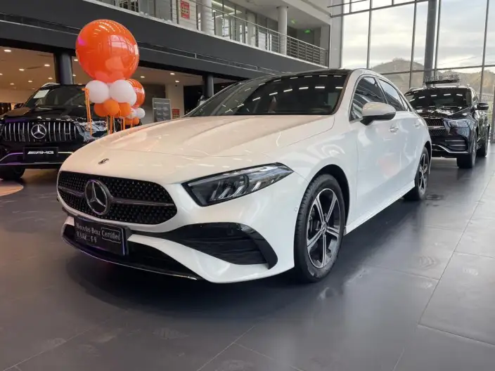 Mercedes-Benz A-class 2024 Model A 200 L Fashion Edition – фото 1