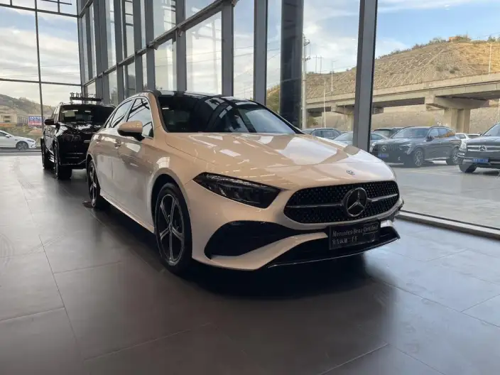 Mercedes-Benz A-class 2024 Model A 200 L Fashion Edition – фото 3