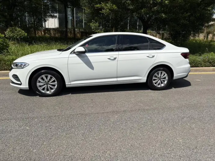 Volkswagen Lavida 2023 Model Facelift 1.5L Automatic Deyi Edition – фото 3