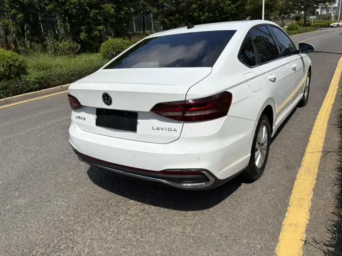 Volkswagen Lavida 2023 Model Facelift 1.5L Automatic Deyi Edition – фото 5