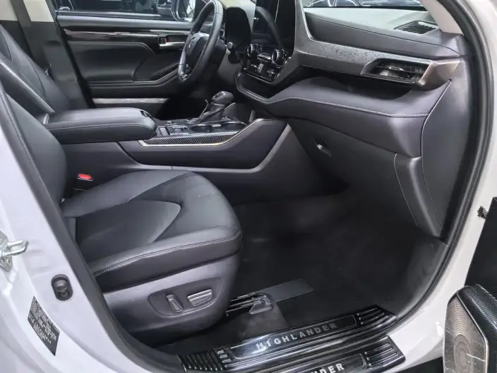 Toyota Highlander 2023 Model Hybrid 2.5L 4WD Premium Edition 7 seat – фото 4