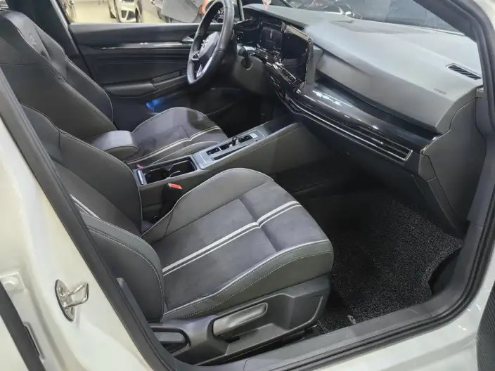 Volkswagen Golf 2023 Model 280TSI DSG R-Line – фото 4