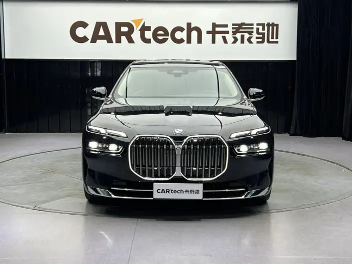 BMW 7 Series 2023 Model 735Li Luxury Set – фото 2