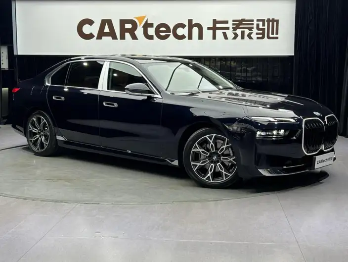 BMW 7 Series 2023 Model 735Li Luxury Set – фото 3
