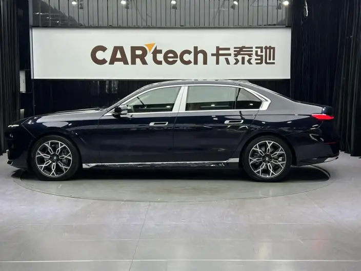 BMW 7 Series 2023 Model 735Li Luxury Set – фото 4