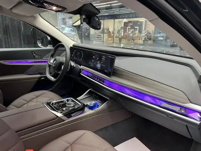 BMW 7 Series 2023 Model 735Li Luxury Set – фото 6