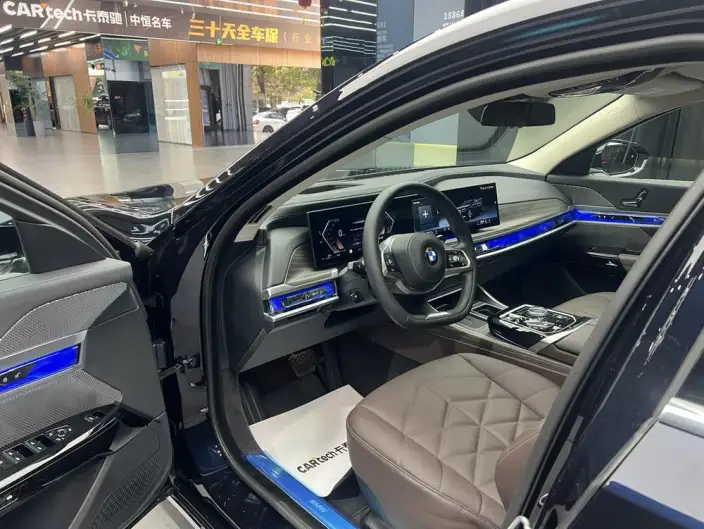 BMW 7 Series 2023 Model 735Li Luxury Set – фото 7