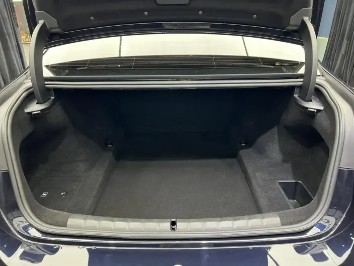 BMW 7 Series 2023 Model 735Li Luxury Set – фото 10