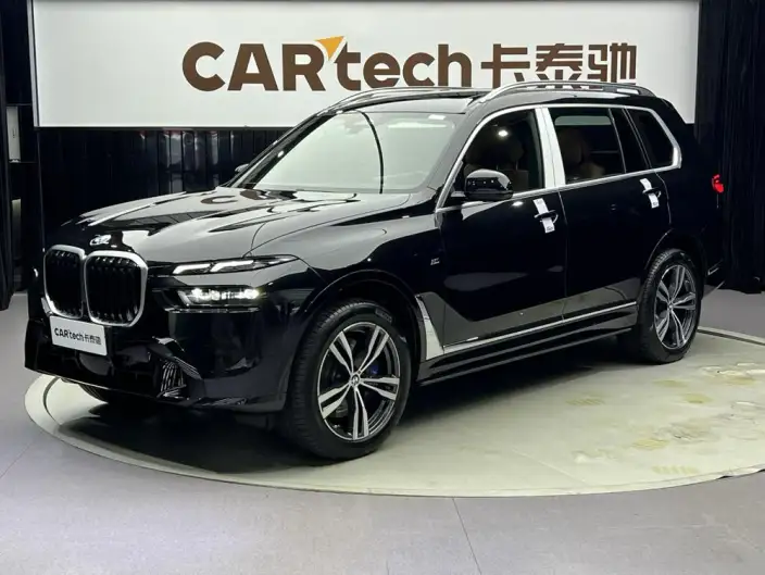 BMW X7 2023 Model xDrive40i Exclusive Model M Sports Set – фото 1