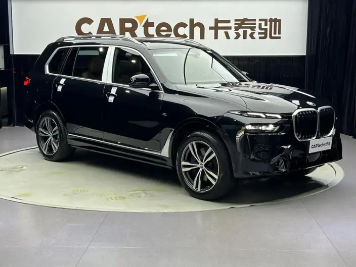 BMW X7 2023 Model xDrive40i Exclusive Model M Sports Set – фото 3