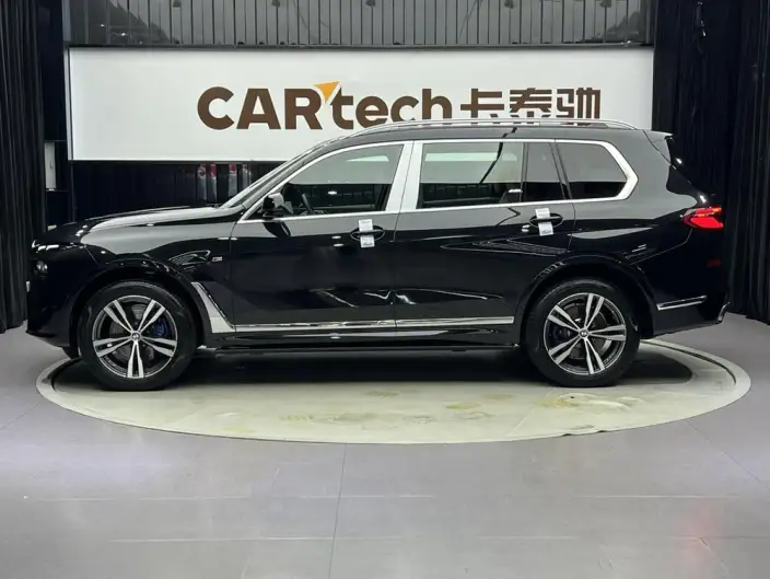 BMW X7 2023 Model xDrive40i Exclusive Model M Sports Set – фото 4