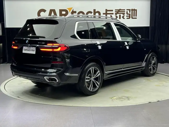 BMW X7 2023 Model xDrive40i Exclusive Model M Sports Set – фото 6