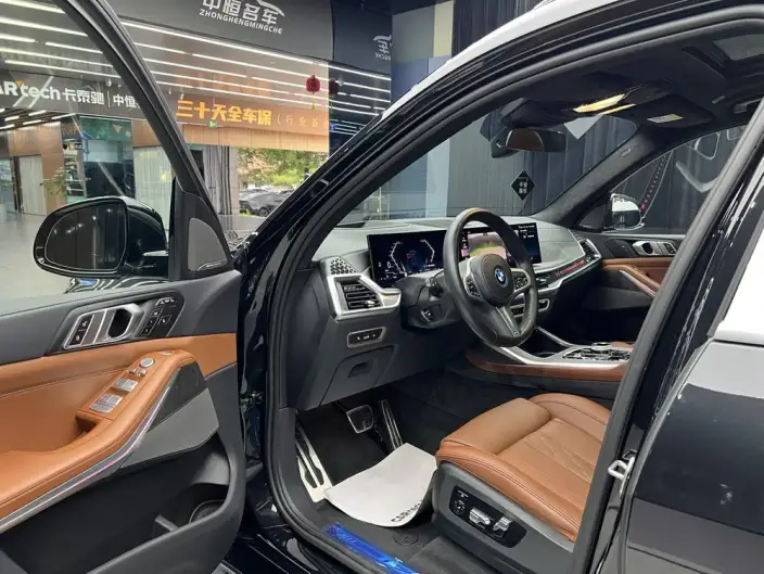 BMW X7 2023 Model xDrive40i Exclusive Model M Sports Set – фото 7