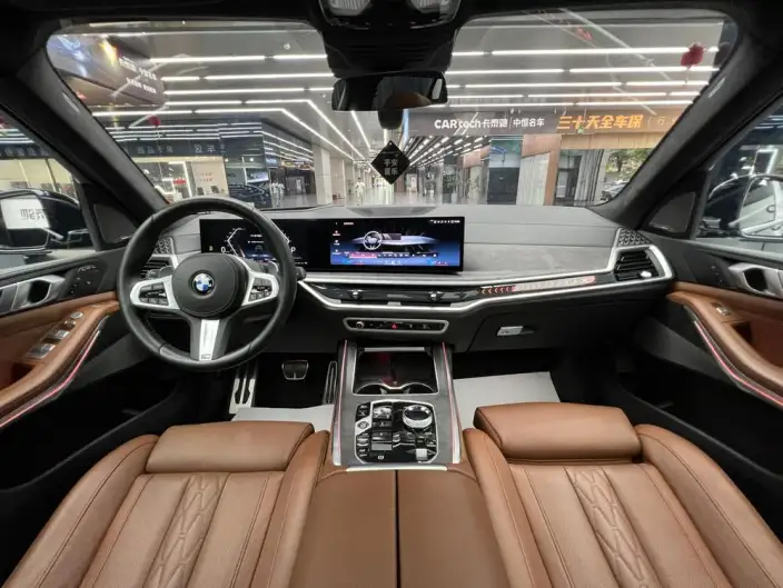 BMW X7 2023 Model xDrive40i Exclusive Model M Sports Set – фото 10