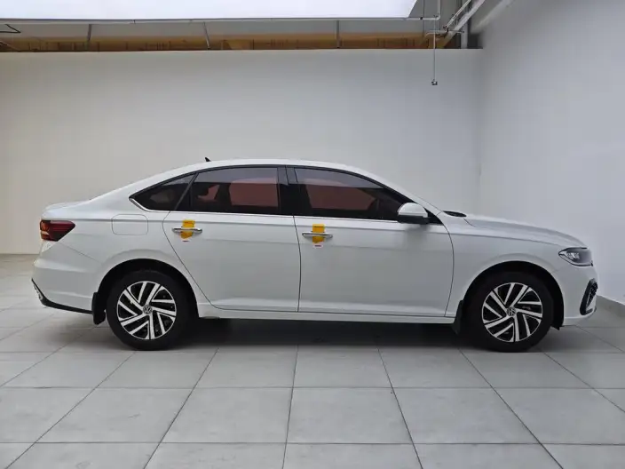 Volkswagen Lavida 2023 Model Facelift 1.5L Automatic Starry Sky Five Million Edition – фото 8