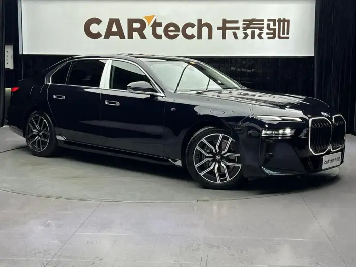 BMW 7 Series 2023 Model 735Li M Sports Set – фото 3