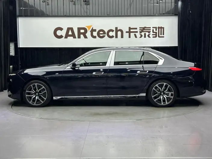 BMW 7 Series 2023 Model 735Li M Sports Set – фото 4