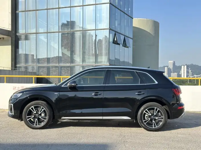 Audi Q5L 2022 Model 40T Fashion Dynamic Model – фото 3