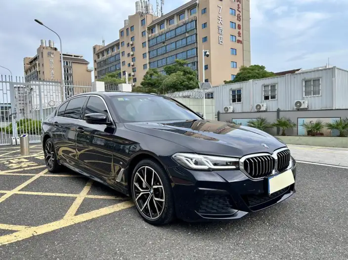BMW 5 Series 2022 Model Facelift II 530Li Exclusive Model M Sports Set – фото 3