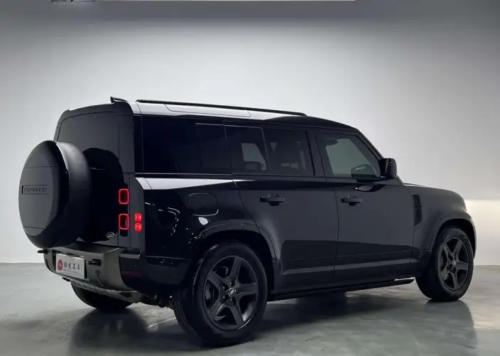 Land Rover Defender 2025 Model 110 3.0T P400 SE X-Dynamic – фото 4