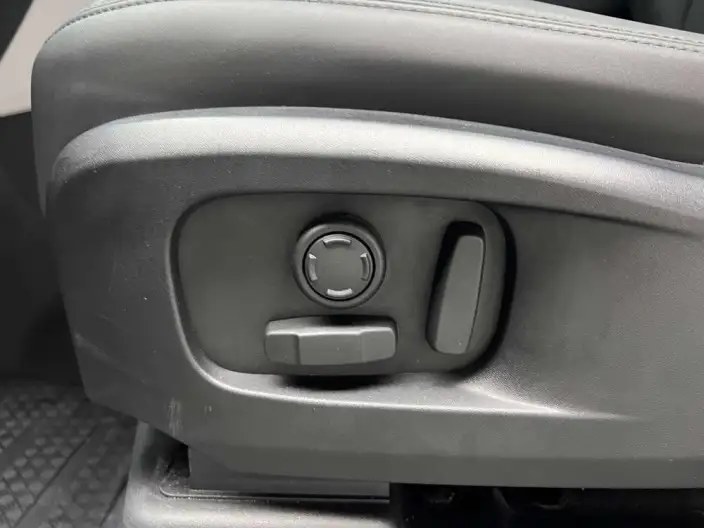 Land Rover Defender 2025 Model 110 3.0T P400 SE X-Dynamic – фото 6
