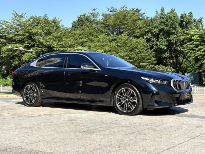 BMW 5 Series 2025 Model 530Li Leading Model M Sports Set – фото 3
