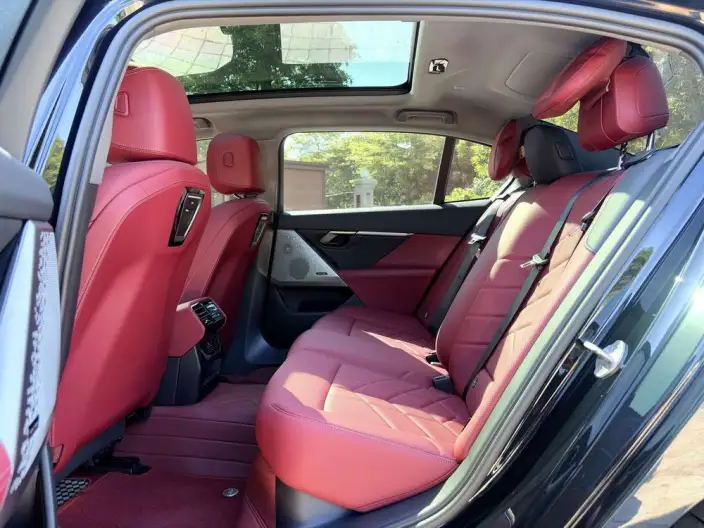 BMW 5 Series 2025 Model 530Li Leading Model M Sports Set – фото 9