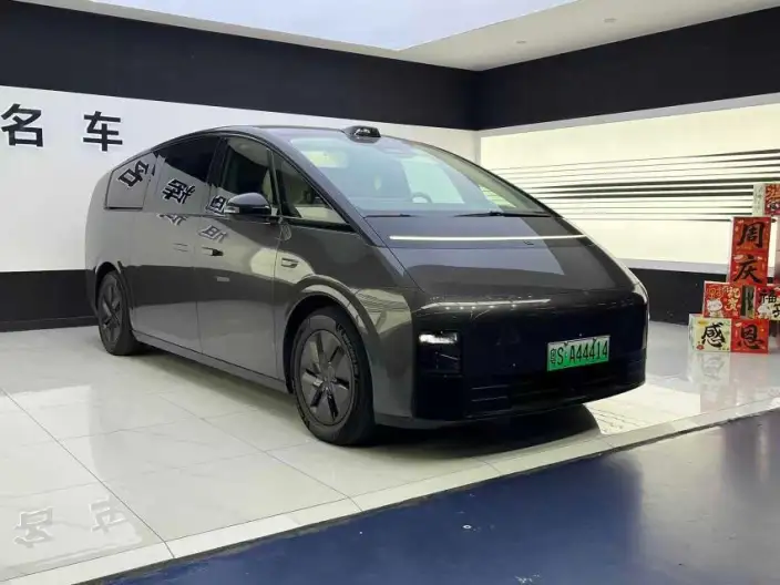 Li Auto MEGA 2024 Model Ultra Edition – фото 3