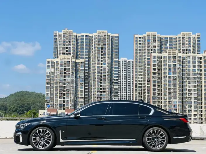 BMW 7 Series 2021 Model 740Li xDrive Executive Model M Sports Set – фото 4